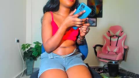 Snapshot of little_africa chatting on March 6, 2025, 10:30 am little_africa online show from March 6, 2025, 10:30 am