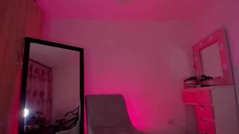 Snapshot of little_emilyd chatting on September 26, 2025, 4:05 am Emily online show from September 26, 2025, 4:05 am