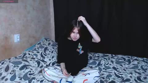 Alice.. online show from October 5, 2025, 3:21 pm