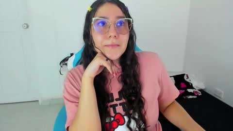 Laire  online show from November 24, 2025, 11:04 pm