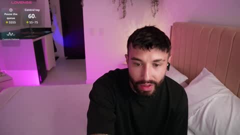 Snapshot of little_vannesaa chatting on March 16, 2026, 9:19 pm little_vannesaa online show from March 16, 2026, 9:19 pm