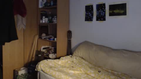 littlealien7 online show from September 21, 2025, 8:05 am