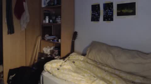 littlealien7 online show from October 17, 2025, 2:08 pm