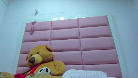 Snapshot of littlee_emma_ chatting on February 1, 2025, 6:21 am littlee_emma_ online show from February 1, 2025, 6:21 am