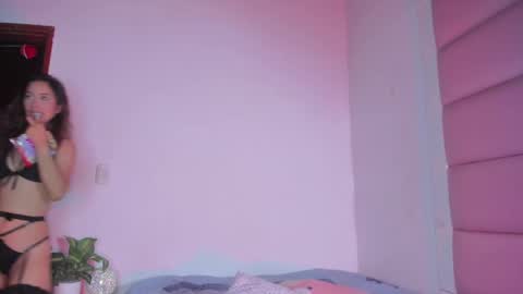 Snapshot of littlee_emma_ chatting on September 17, 2025, 7:10 am littlee_emma_ online show from September 17, 2025, 7:10 am