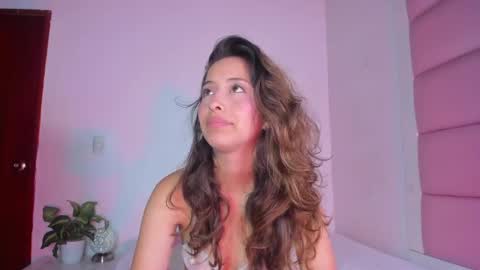 Snapshot of littlee_emma_ chatting on September 18, 2025, 6:48 am littlee_emma_ online show from September 18, 2025, 6:48 am