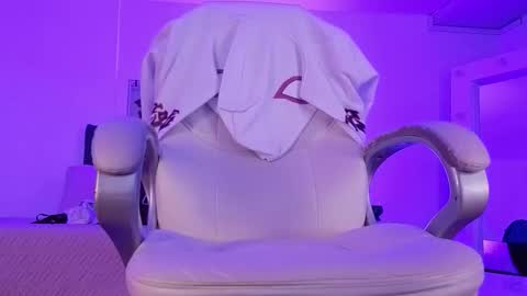 Angel  online show from February 3, 2026, 2:53 am