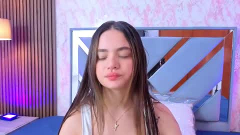 Snapshot of littleesara18 chatting on May 1, 2026, 11:15 am Sara online show from May 1, 2026, 11:15 am