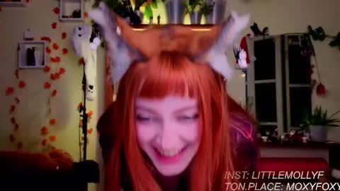 Snapshot of littlefoxyhole chatting on March 1, 2026, 2:02 am Molly online show from March 1, 2026, 2:02 am