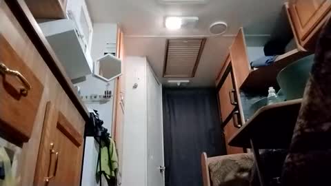 littleleo96 online show from December 2, 2025, 5:46 am