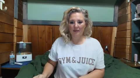 lisanixs online show from February 5, 2026, 5:50 pm