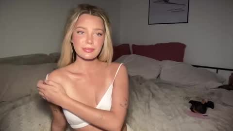 Marciabrady online show from December 25, 2024, 11:53 pm