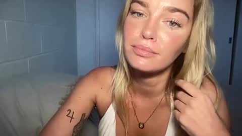 Marciabrady online show from March 3, 2025, 10:52 pm