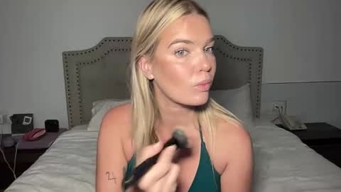 Marciabrady online show from November 12, 2025, 5:19 am