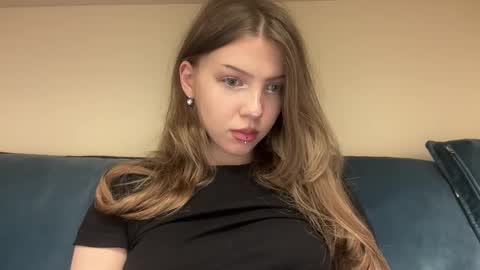 littleprincess3000 online show from April 8, 2026, 8:42 pm