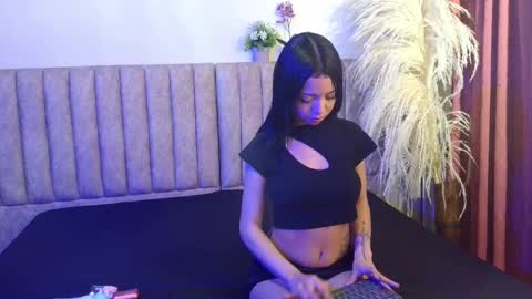 littlestar_sm online show from November 27, 2025, 4:58 am