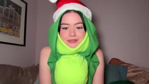 Snapshot of littlesugarpea chatting on December 25, 2024, 11:20 pm Little Sugar Pea online show from December 25, 2024, 11:20 pm