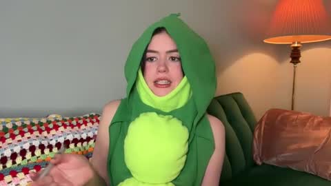 Snapshot of littlesugarpea chatting on January 4, 2025, 3:50 am Little Sugar Pea online show from January 4, 2025, 3:50 am