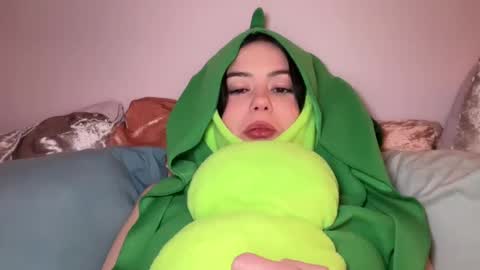 Snapshot of littlesugarpea chatting on January 5, 2025, 3:11 am Little Sugar Pea online show from January 5, 2025, 3:11 am