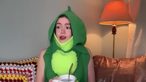 Snapshot of littlesugarpea chatting on January 12, 2025, 12:39 am Little Sugar Pea online show from January 12, 2025, 12:39 am