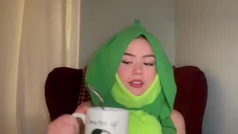 Snapshot of littlesugarpea chatting on September 9, 2025, 10:20 pm Little Sugar Pea online show from September 9, 2025, 10:20 pm