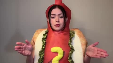 Snapshot of littlesugarpea chatting on October 31, 2025, 7:26 pm Little Sugar Pea online show from October 31, 2025, 7:26 pm