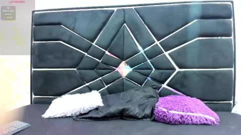 Sussy  online show from September 19, 2025, 11:44 am