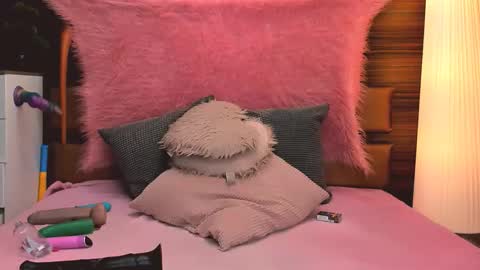 Livia and Lucy D online show from February 1, 2026, 7:56 pm