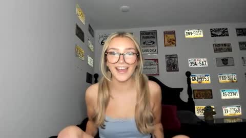 Snapshot of livvywinters chatting on November 12, 2025, 2:56 am Livvy online show from November 12, 2025, 2:56 am