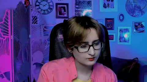 LixeLuna online show from May 11, 2026, 6:19 am