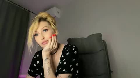 Liya Ray online show from September 28, 2025, 4:34 pm