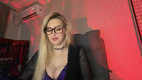 Liya Ray online show from February 5, 2026, 11:20 pm