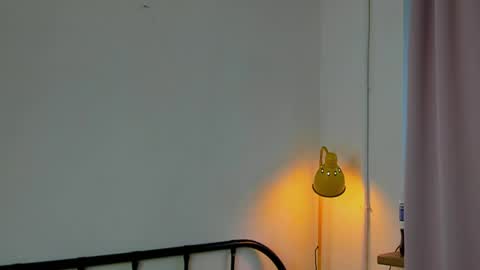 liyaflyhigh online show from April 25, 2026, 4:48 am