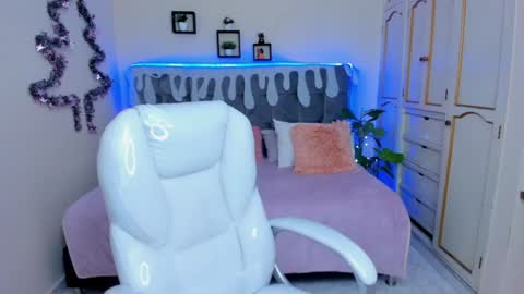 Snapshot of liz_bohemia chatting on December 10, 2024, 6:44 am LIZ online show from December 10, 2024, 6:44 am