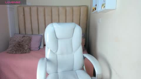 Snapshot of liz_bohemia chatting on March 12, 2025, 12:10 am LIZ online show from March 12, 2025, 12:10 am