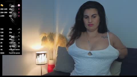 Snapshot of liz_devine chatting on December 10, 2024, 5:33 pm liz online show from December 10, 2024, 5:33 pm