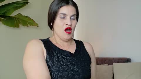 Snapshot of liz_devine chatting on October 25, 2025, 6:13 pm liz online show from October 25, 2025, 6:13 pm