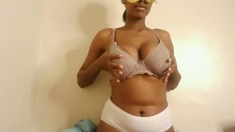 liz_lovie online show from May 13, 2026, 6:05 pm