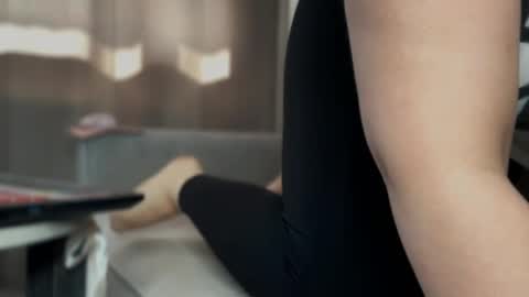 lizamartina online show from April 17, 2026, 7:44 am