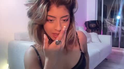 Lizeth online show from June 12, 2026, 3:05 am