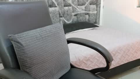  LIZBETH ROSS  online show from October 26, 2025, 1:17 pm