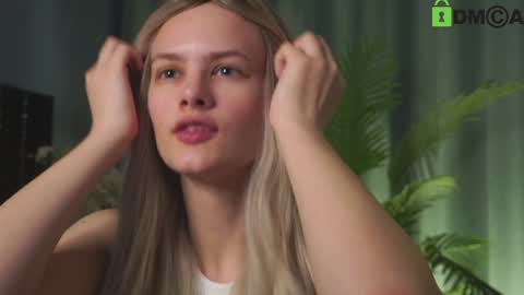 Snapshot of lizbethcoll chatting on December 29, 2024, 4:30 pm Sunnheart online show from December 29, 2024, 4:30 pm