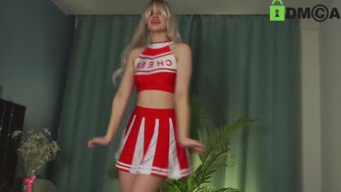 Snapshot of lizbethcoll chatting on January 8, 2025, 4:22 pm Sunnheart online show from January 8, 2025, 4:22 pm