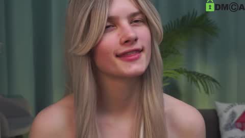 Snapshot of lizbethcoll chatting on February 26, 2025, 8:44 pm Sunnheart online show from February 26, 2025, 8:44 pm