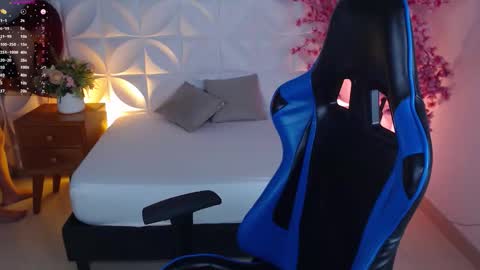 LIZETH online show from December 22, 2025, 7:22 pm