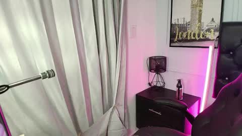 Snapshot of lizz_tender chatting on January 27, 2025, 12:05 pm Lizz  online show from January 27, 2025, 12:05 pm