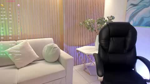 Lizzi  online show from September 26, 2025, 2:10 pm