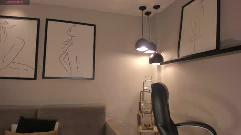 Lizzi  online show from February 16, 2026, 8:49 pm