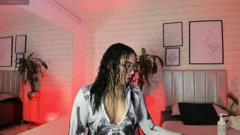 Snapshot of lizzie_evans chatting on April 15, 2026, 12:01 pm Lizzie online show from April 15, 2026, 12:01 pm