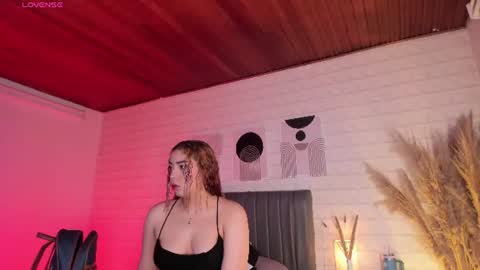 Snapshot of lizzie_evans chatting on July 9, 2026, 12:20 pm Lizzie online show from July 9, 2026, 12:20 pm